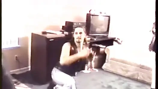 Seksi hatun büyük bir yarakla derinden penetrasyonlu sikişiyor