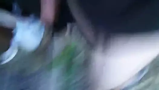 Biz neredeyse yakalanmak gibi dışarıda karısının tabanları üzerinde Cumshot