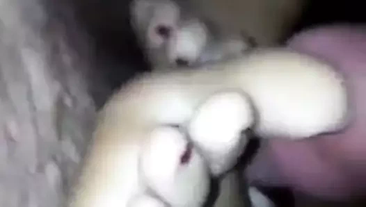 Elexia jake için footjob verir