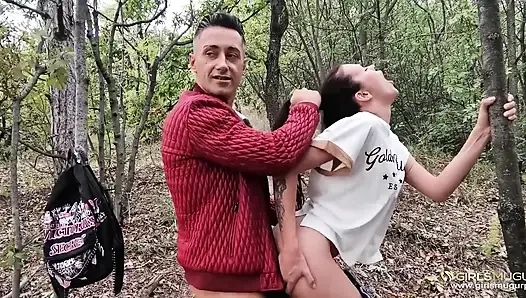 Gina Gerson ve Verona Sky ile açık havada üçlü seks