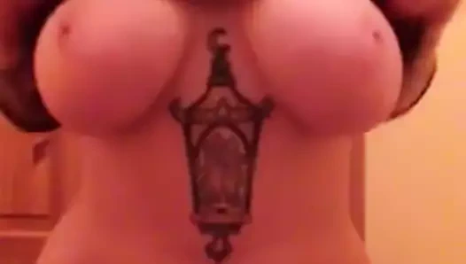 Onun kıvrımlarına aşık