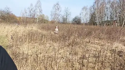 Polonyalı Tavşan Tarlada Sikiliyor. Göğüslerine Boşalana Kadar Yarak Emiyor.