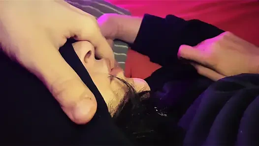 Kaltak travesti pornosu izlerken ve tek başına mastürbasyon yaparken yakalandı, şimdi cezalandırılmalı