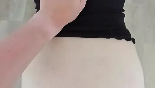 Islak amcığını domaltarak sikiyor ve biniyor