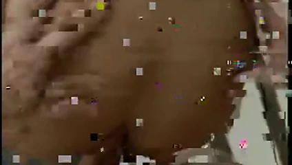 Seksi bebek kırmızı mayo alır onu ıslak kedi yaladı içinde buharlı plaj seks