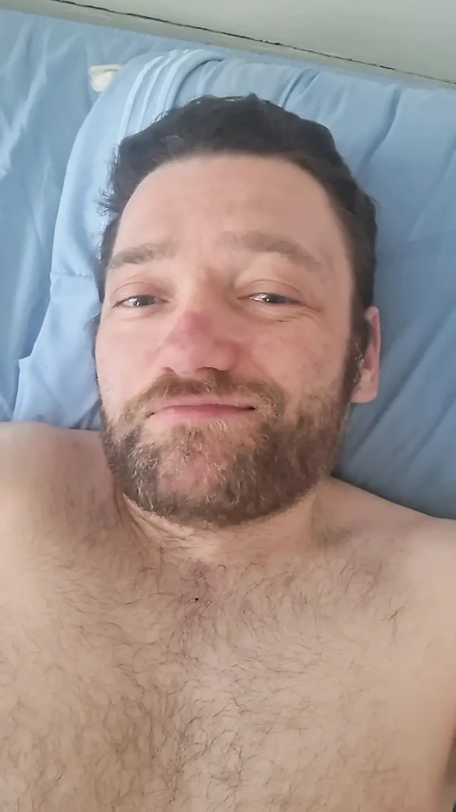 FAN EXTRA: Morning wank in bed, some close-ups, cumshot