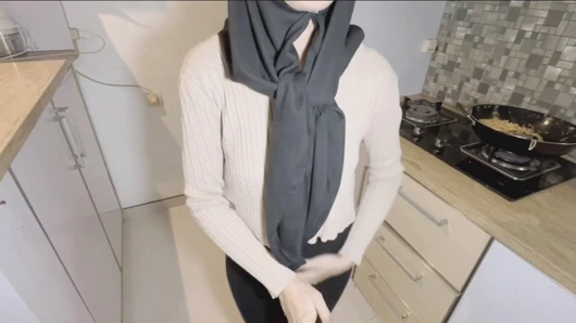 EPS. 26 - şef tesettürlü Malezyalı aşçılık hızlı bir sikişle kesildi