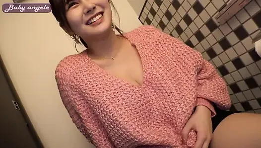 Beklenmedik fışkırtma patlaması. Pembe meme uçları ham pistonlu dölleme tarafından eziliyor bölüm 1