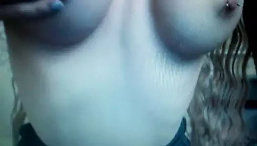 Seksi bebek memeler3.mp4 ile oynuyor