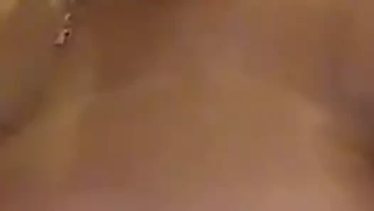 Sarkık memeler büyük memeler amcık kıllı