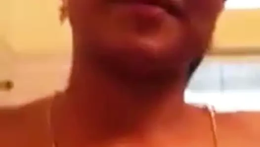 azgın yenge &amp; genç bf eğlenceli zaman sırasında duş ile ses