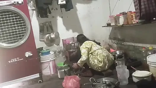 Büyük memeli baldızın yarağını emiyor ve domaltarak götten sikiliyor kovboy kız Hintçe ses kaydı
