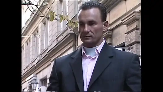 Gerçekten harika seksi orta yaşlı seksi kadın büyük klasik yarakla sikiliyor ve büyük memelere boşalıyor