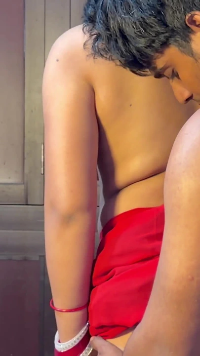 Anne Parti Için Makyaj Yaparken Azgın Oğlu Tarafından Sikiliyor