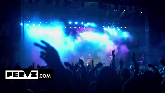 Müzik festivali sonrası üç ateşli biseksüel hatunla dörtlü seks