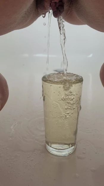 Наполняю мой стакан