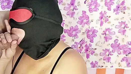 Azgın desi Hintli anne gırtlağına kadar alıyor ve göte tapıyor
