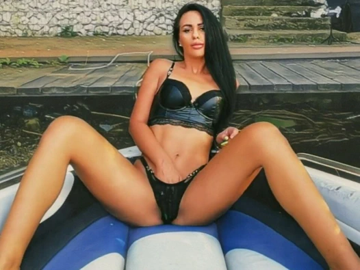 Lake snagov'da benim sıkı küçük kedi ile oynuyor