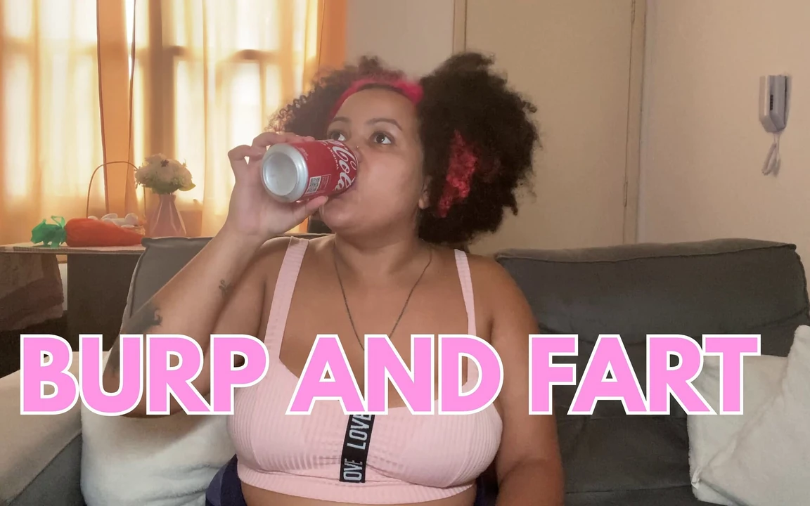 Пухлая девушка содой, отрыгивает и пердит