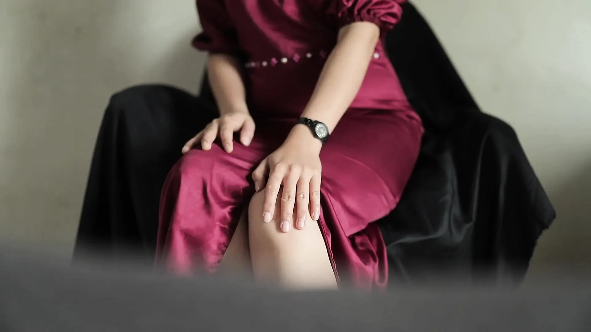 BEFORE GOING TO A FRIEND’S WEDDING, MASTURBATE DUKU UNTIL HER PUSSY IS MUDDY