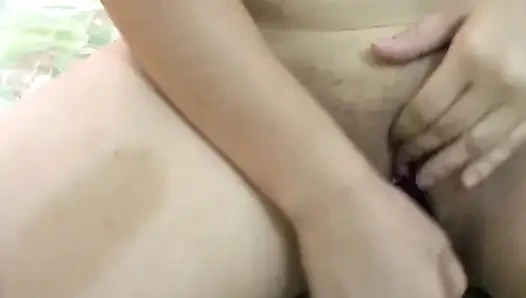 Ateşli büyük memeler evde yapay penisiyle mastürbasyon yapıyor ve kendini derinden orgazm ediyor.