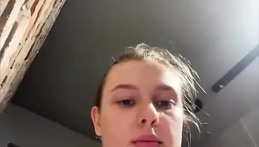 Soyunma odasında büyük yarakla sıkı anal sikiş