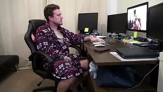 Tattooed Jess Scotland sprayed on face from Luke Hotrod.mp4