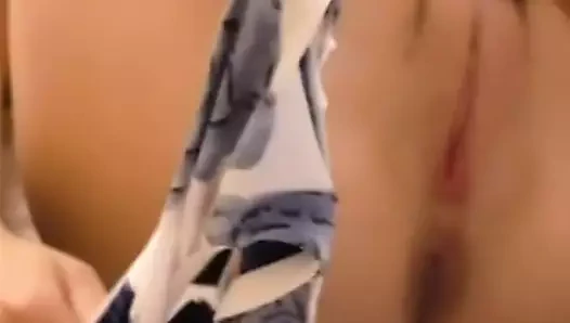 Ich machs mir auf dem Kuechentisch