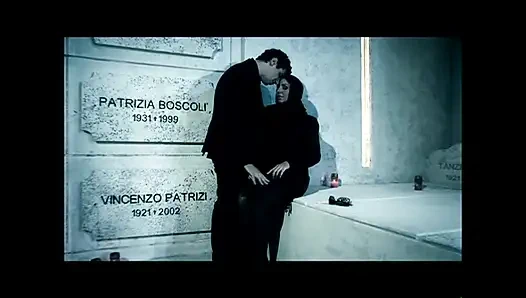 İri göğüslü sarışın kadın ağzında büyük penis seviyor