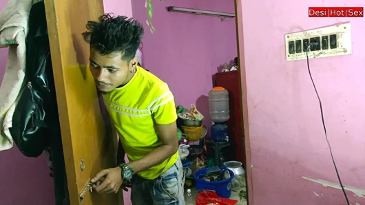 Hintli köylü azgın yengeyi sikiyor! Gerçek ev yapımı seks