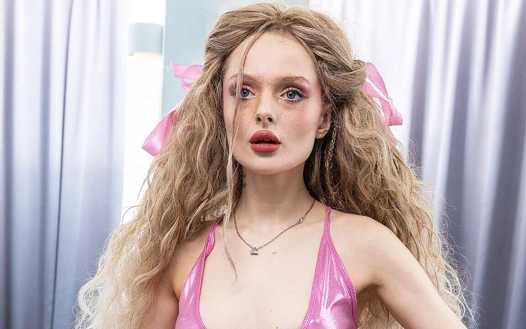 Sıska flexi bebek sert götten sikiliyor