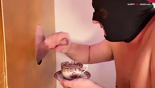 Garip sperm kahvesi: adam fışkırtıyor - üfleyici başlangıçta her şeyi içiyor