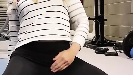 Ev spor salonumda striptiz