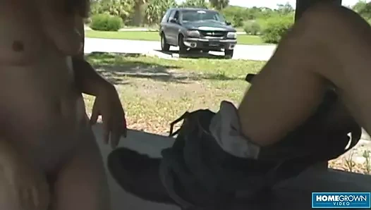 Azgın erkekler sırayla inanç krizi tatlı amcığını sikiyor