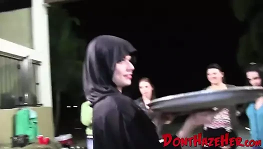 Doğal memeler lezbiyenler aşağılanmış ile yapay penis emme açık havada