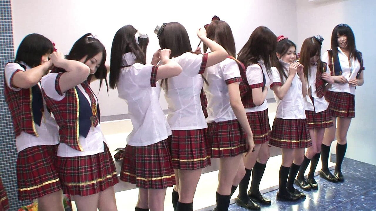 Japonya'daki seks okulu, gelecekte erkeklerini memnun etmek için nasıl sikişeceklerini öğreniyorlar. Real Amateur