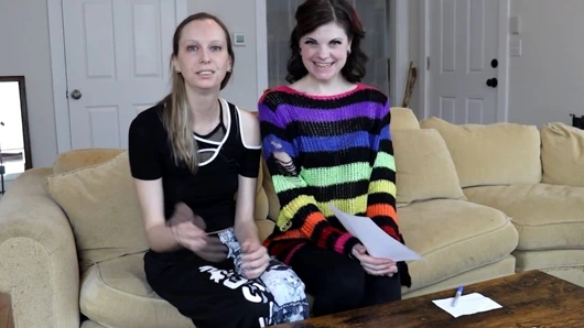 Zar atarak heyecan verici bir striptiz böceği oyunu