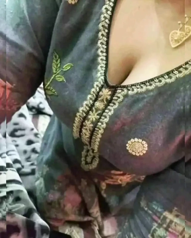 Jax, Kendra'nın ayakta misyoner pozisyonunda yüz yüze sikişmesini sikiyor