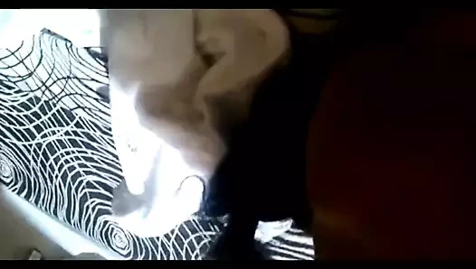 Acıtıyor ama zevk alıyor.ass