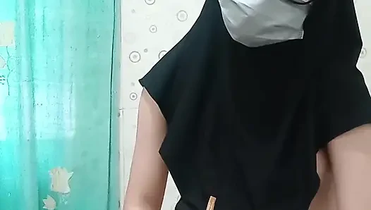 Viral Güzel Başörtülü Öğrenci Sınıf Arkadaşlarıyla Yasadışı Seks Yapıyor