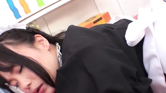 Japon genç kızlar sahnesi 2 seksi azgın hizmetçi birden fazla yarakla sikişiyor ve birden fazla boşalmanın tadını çıkarıyor