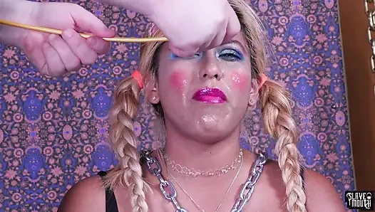 Düzgün vücutlu itaatkar yüzünü siktiriyor