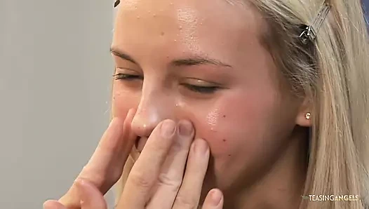 Tatlı amcığını genişlettirdikten sonra, Bree Olsen anal seks denemek için çaresiz