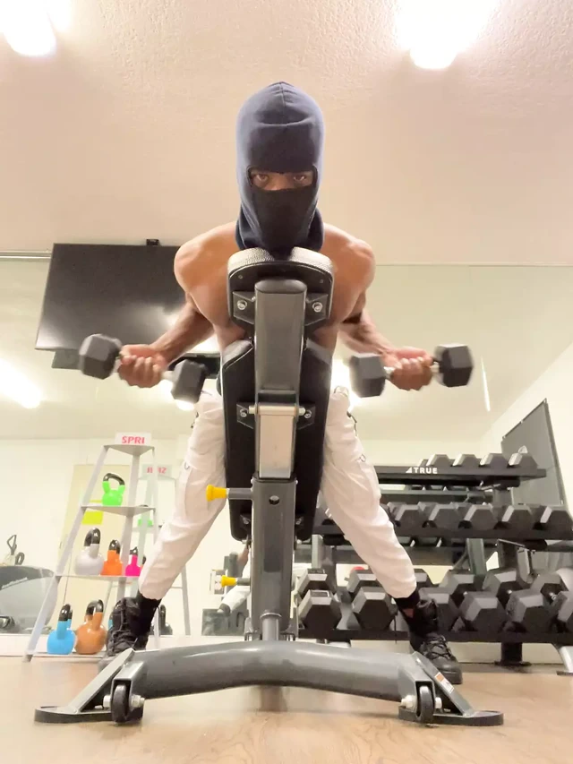 Bankta çalış! Sırt ve omuzlar!