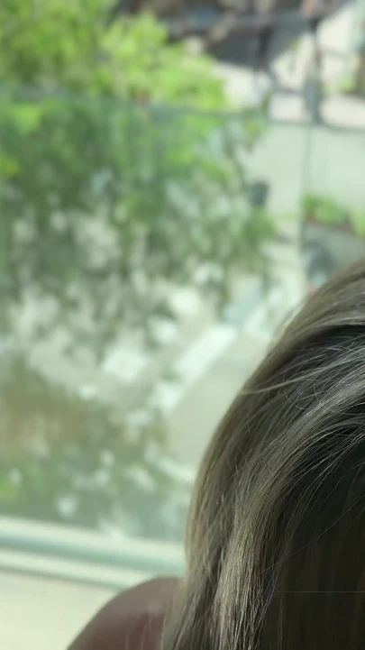 Yarağım sıkı küçük götünde kayboluyor.