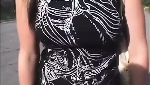 Daryn Darby bir öğretmen. Ben English