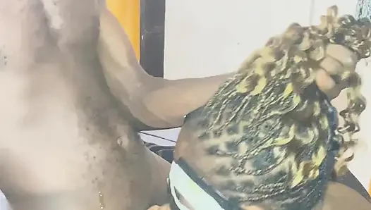 Hamile bayan bu adama büyük bir sakso çekiyor