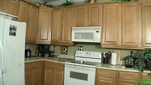 Modelleri: Bridgett Lee ve Daniel Plump üvey nine azgın üvey torununa acemi kampından fresh bakıyor