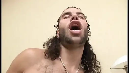 İri göğüslü büyük sert yarakla sikişiyor.full hd video