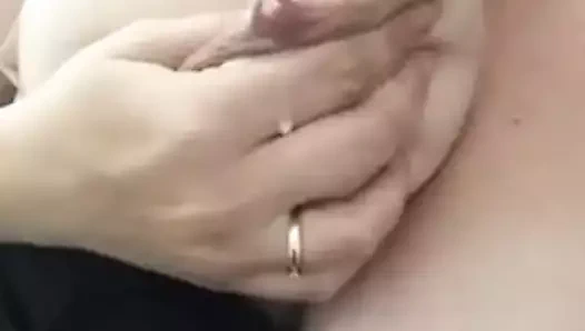 emme onu emzikli göğüsleri